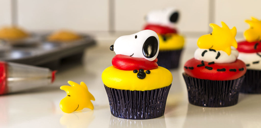 Snoopy is at Bling Your Cake